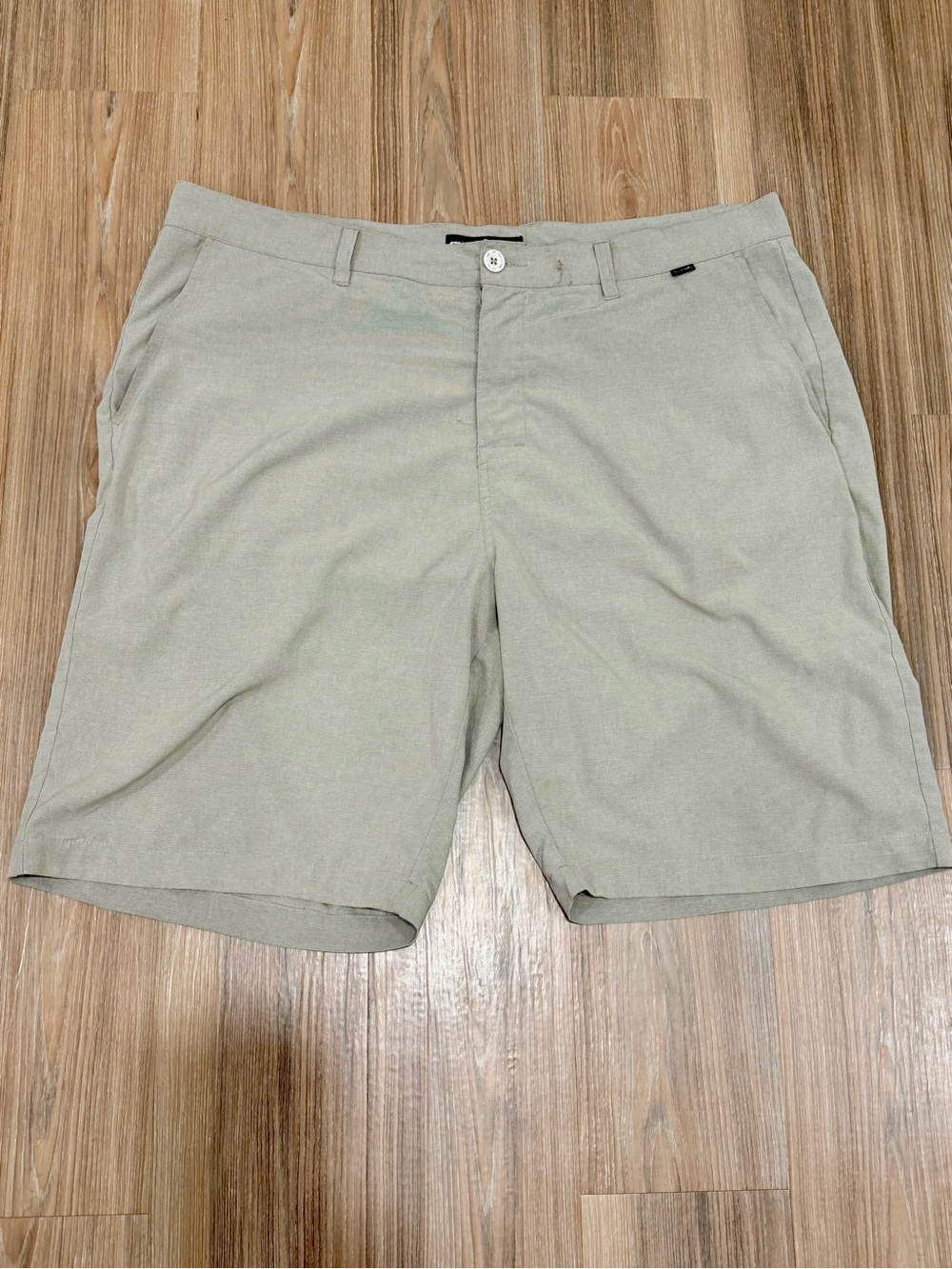 Travis Mathew Men's size 40 Light Khaki Casual Golf Shorts